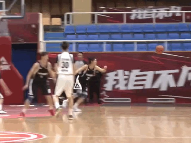 1638795628803000727.gif 垫脚.gif