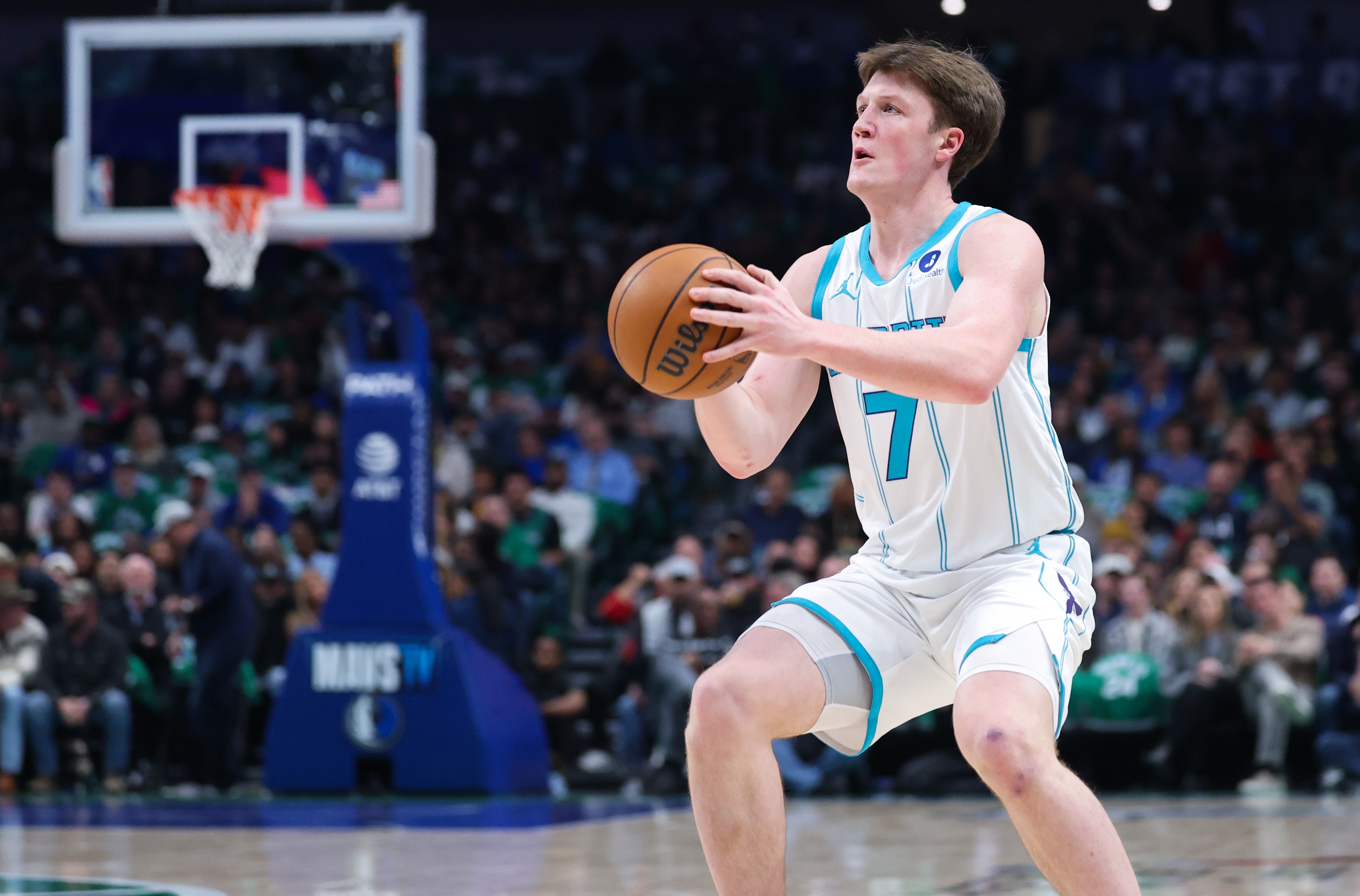 世界杯官方客户端下载-调整能力极强！克尼佩尔第三节6中5&amp;三分4中3轰17分 上半场仅2分